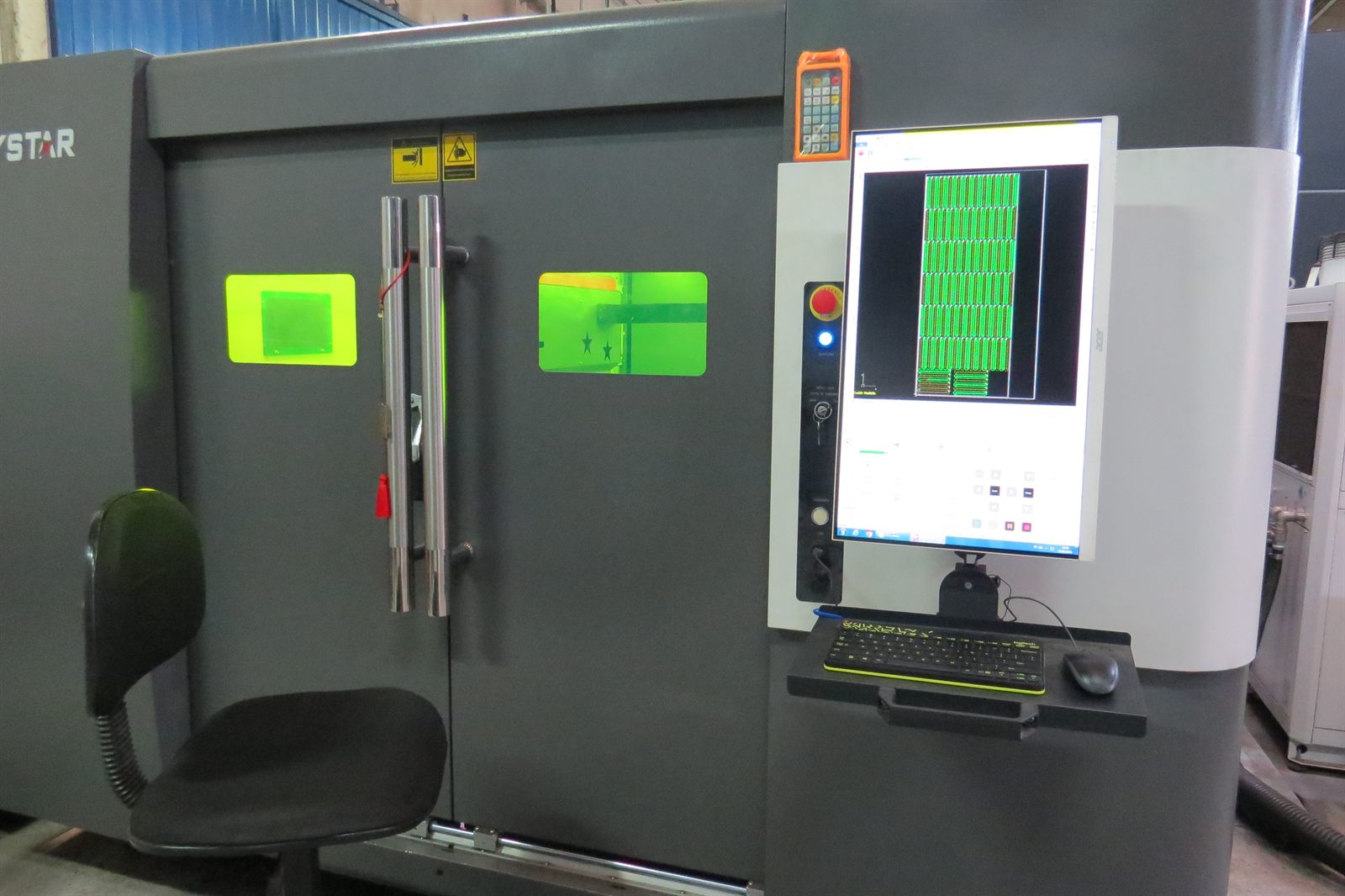 Máquina de corte a laser na Modelo