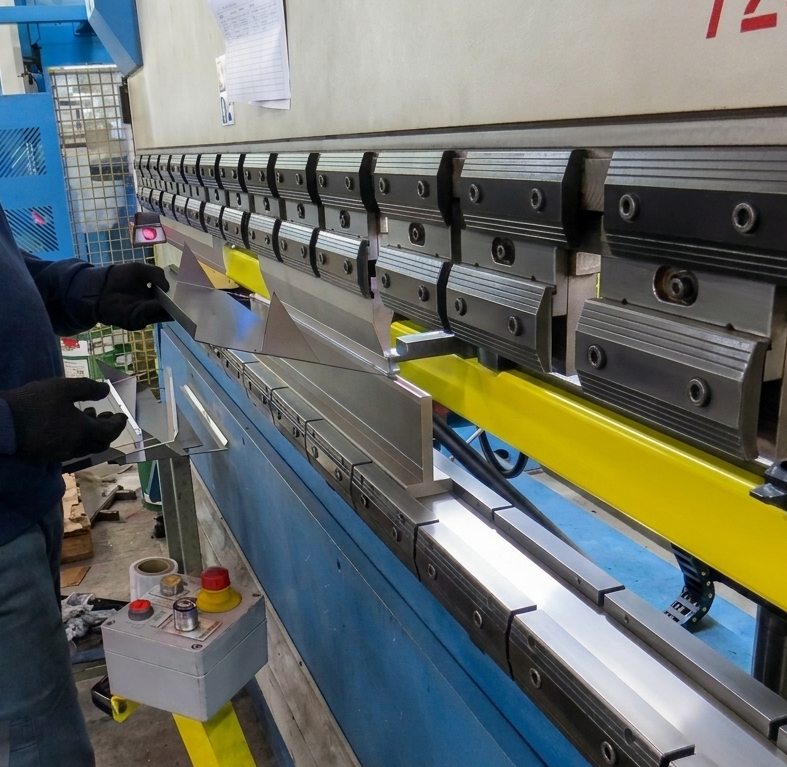 Dobra CNC na Modelo